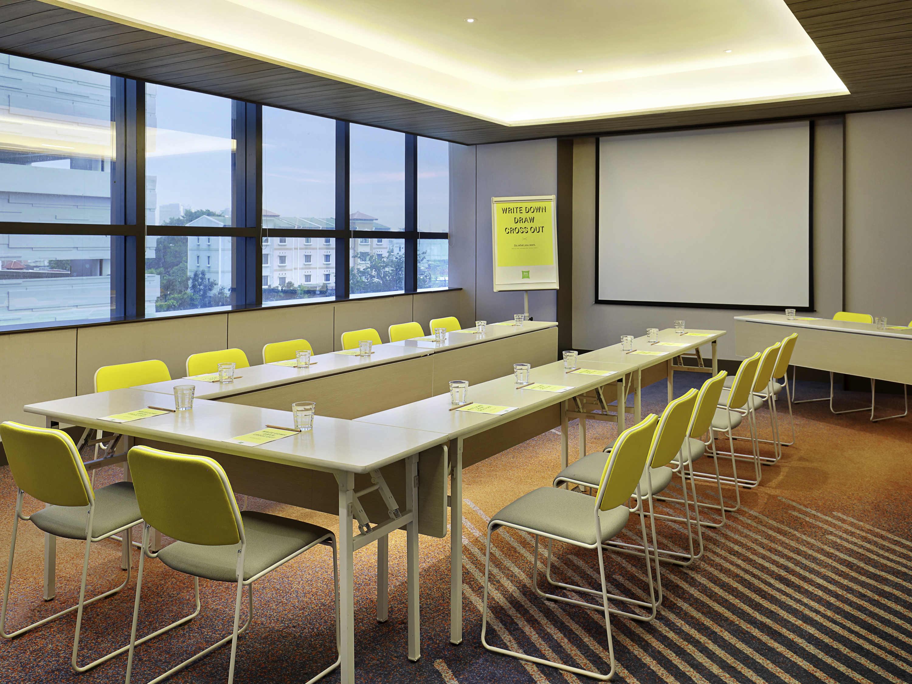 Ibis Styles Jakarta Tanah Abang Exterior photo